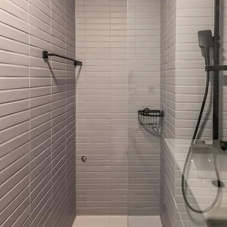 Maricool Minimal Spacious Downtown Loft Candia
