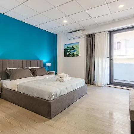 Maricool Minimal Spacious Downtown Loft
