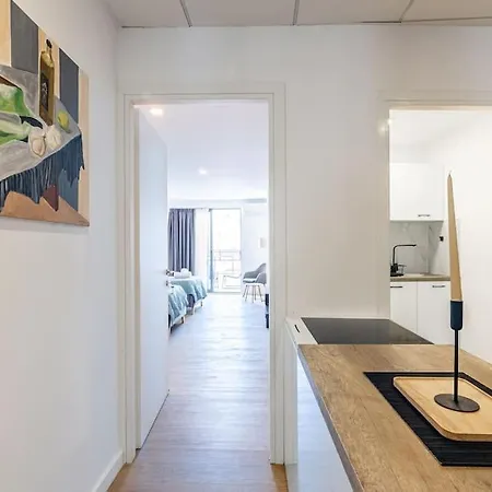 Maricool Minimal Spacious Downtown Loft